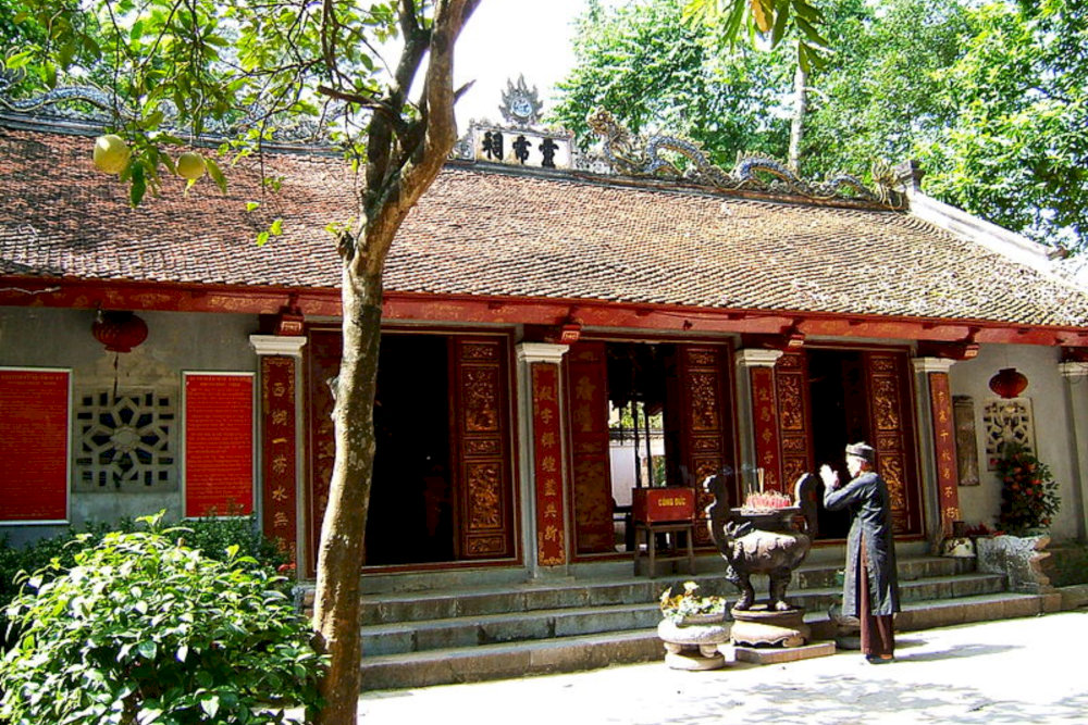 Voi Phuc Temple showcases traditional Vietnamese architecture with curved roofs and intricate carvings